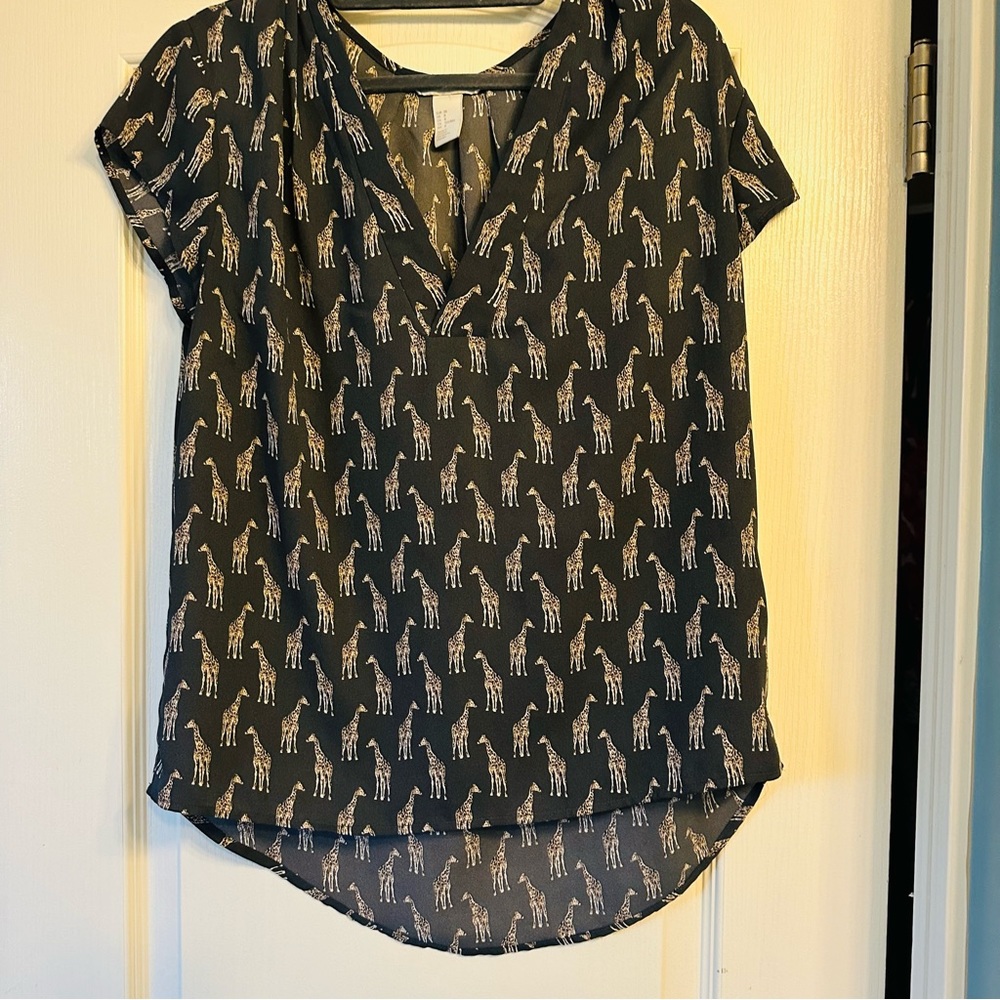 H&M CONSCIOUS Giraffe Print Blouse Shirt Dip Hem Top Size medium